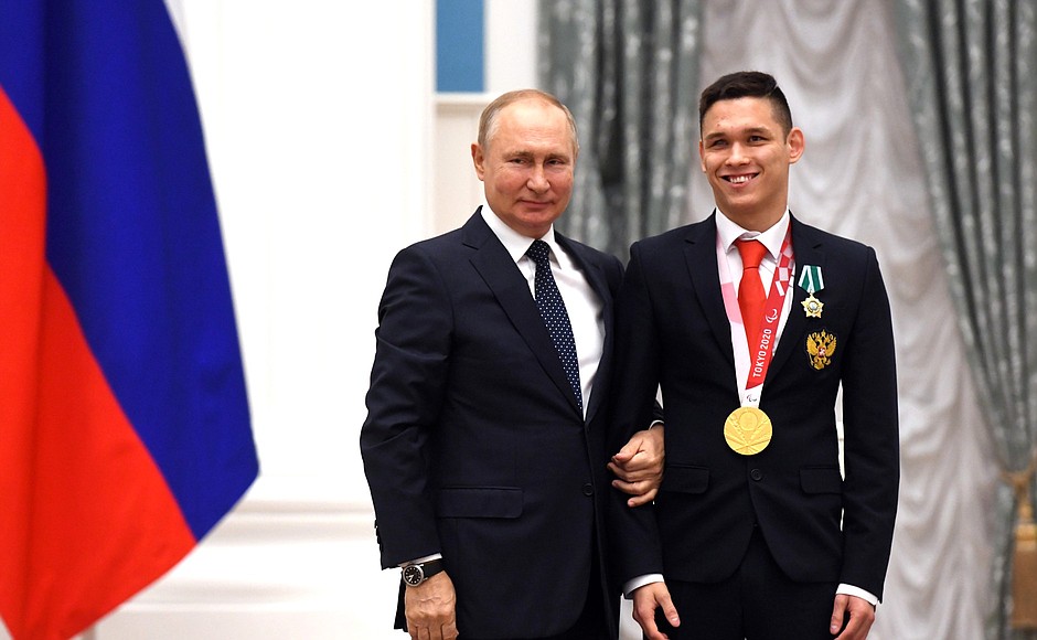 Presenting state decorations to winners of the 2020 Summer Paralympic Games in Tokyo. Ilnur Garipov, swimming champion of the Paralympics, receives the Order of Friendship.