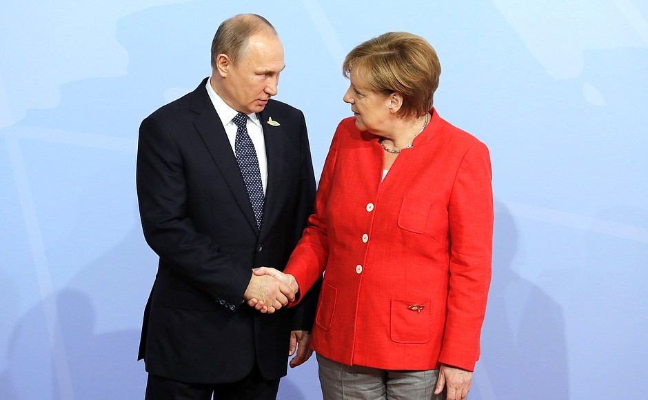 With Federal Chancellor of Germany Angela Merkel before the start of the G20 summit.