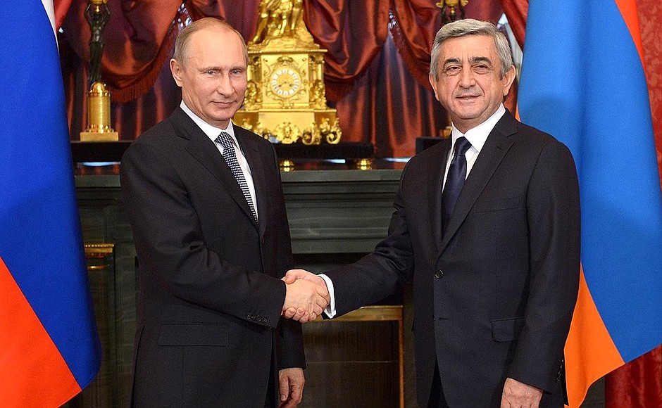 With President of Armenia Serzh Sargsyan before the meeting of the Supreme Eurasian Economic Council with the participation of delegations of Armenia, Kyrgyzstan and Ukraine.