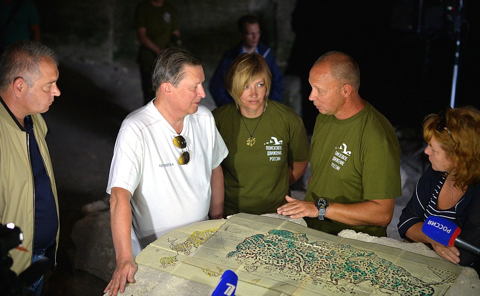 Sergei Ivanov met with participants in Adzhimushkai search expedition and toured Adzhimushkai stone quarries. Kerch