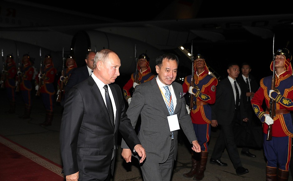 Владимир Путин прибыл в Улан-Батор.