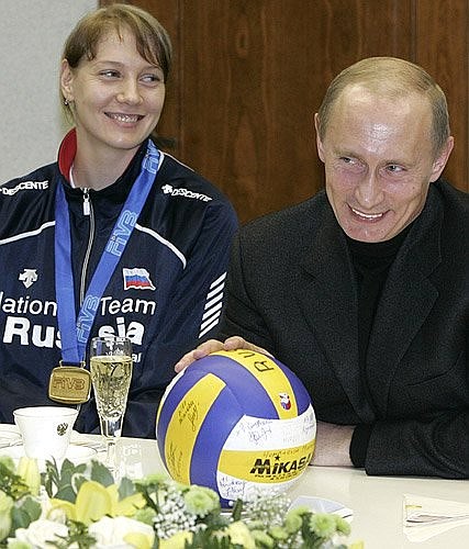 Meeting with the Russian women\'s volleyball team, which took first place at the World Championship in Japan.