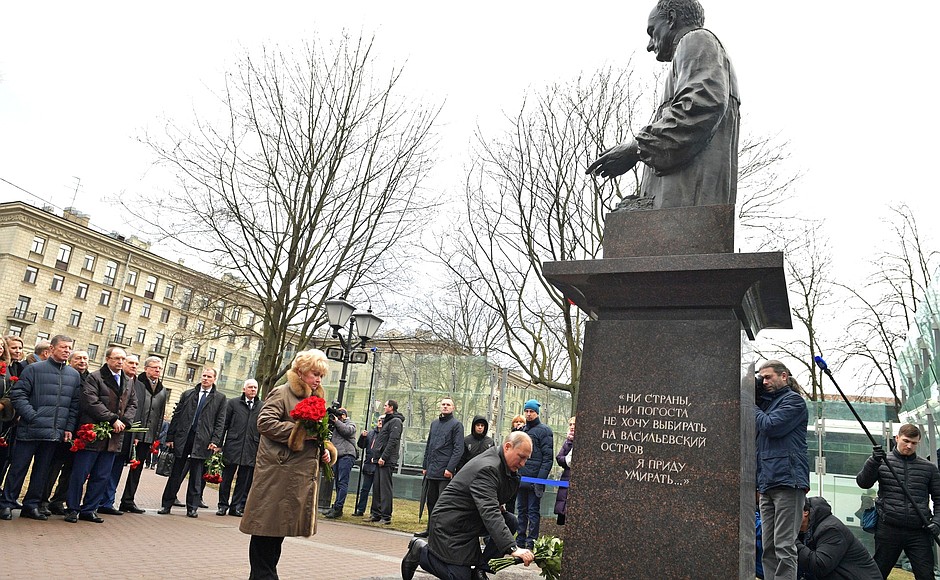 Laying flowers at the monument to Anatoly Sobchak.