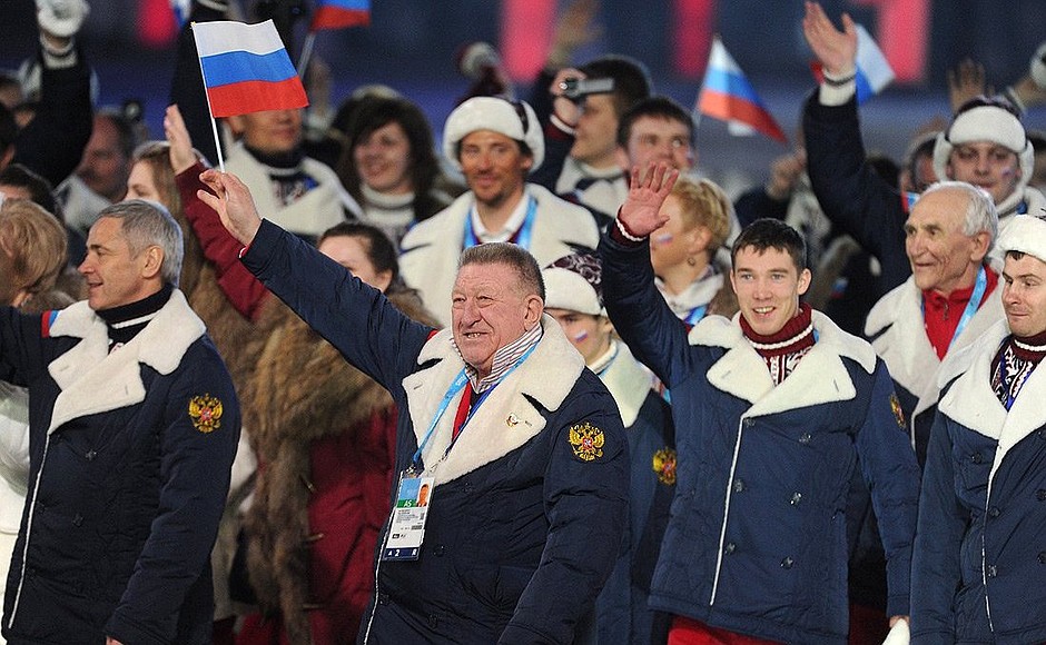 Российская сборная на церемонии открытия XI зимних Паралимпийских игр.