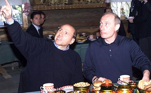 President Putin and Italian Prime Minister Silvio Berlusconi visiting the “Tea Houses” complex.