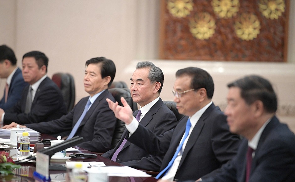 На встрече с Премьером Государственного совета Китая Ли Кэцяном.