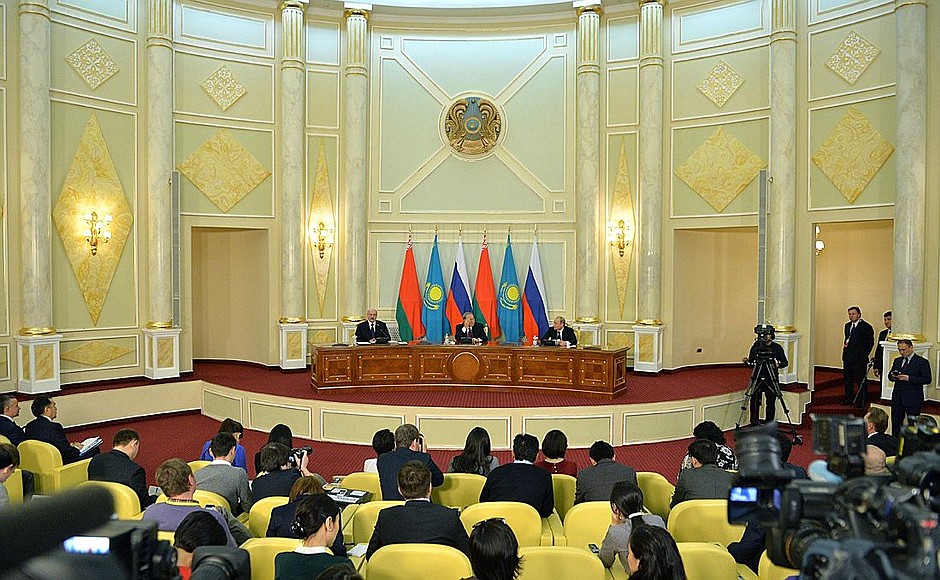 Заявления для прессы по итогам встречи лидеров России, Белоруссии и Казахстана.