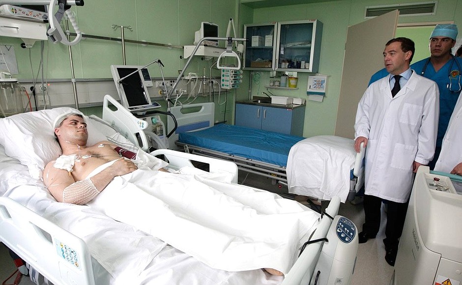 В Федеральном медицинском биофизическом центре имени А.И.Бурназяна, где на лечении находятся четверо кузбасских шахтёров, пострадавших в результате взрыва на шахте «Распадская».
