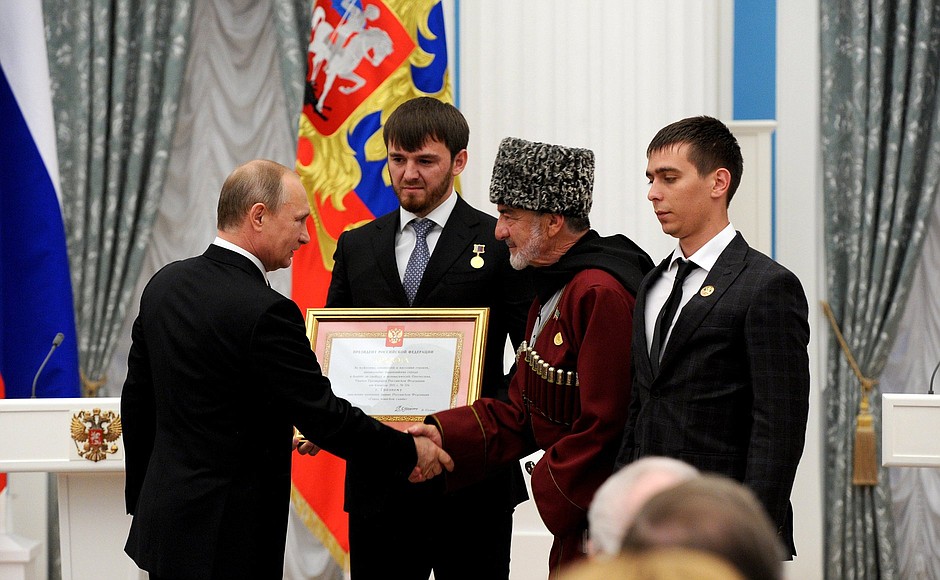 Representatives of Grozny receiving the certificate conferring the City of Military Glory title.
