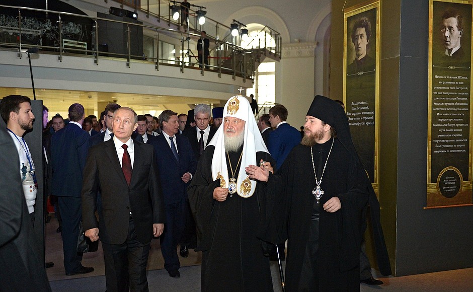 Visiting the displays at the 14th Church and Public Forum and Exhibition Orthodox Russia. My History. From Great Upheavals to the Great Victory. With Patriarch of Moscow and All Russia Kirill.