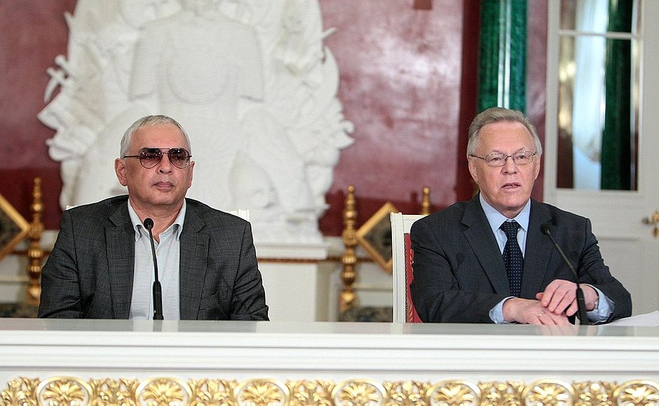 President of the Russian Academy of Sciences Yury Osipov (right) and Director General of Mosfilm studios Karen Shakhnazarov announce the names of the 2011 Russian Federation National Awards winners.