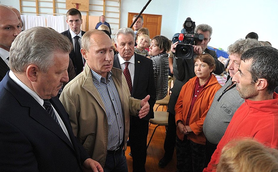 Встреча с жителями Хабаровска, пострадавшими от паводка.