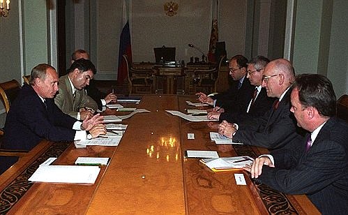 President Putin meeting with Royal Dutch/Shell Group chairman Philip Watts.