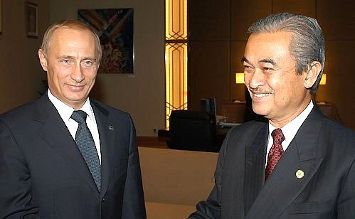 President Putin with Malaysian Deputy Prime Minister Abdullah Badawi.