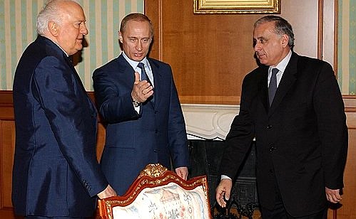 President Putin with Georgian President Eduard Shevardnadze (left) and Abkhazian Prime Minister Gennady Gagulia.