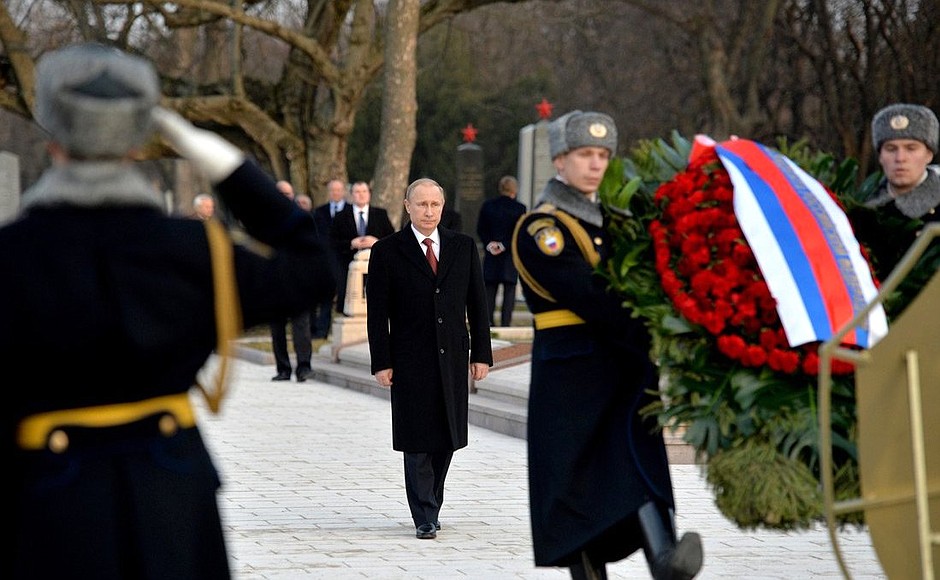 Laying wreaths at the Memorial to Soviet Soldiers in the Kerepesi National Pantheon in Budapest.