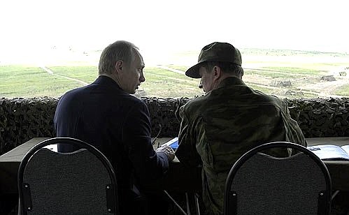 Inspection of the Mobility 2004 military exercises. Defence Minister Sergei Ivanov, right.