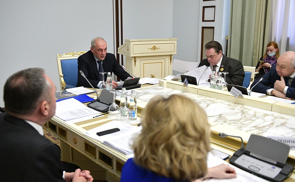 Deputy Chief of Staff of the Presidential Executive Office Magomedsalam Magomedov chairs a meeting of the Presidential Council for Interethnic Relations Presidium.