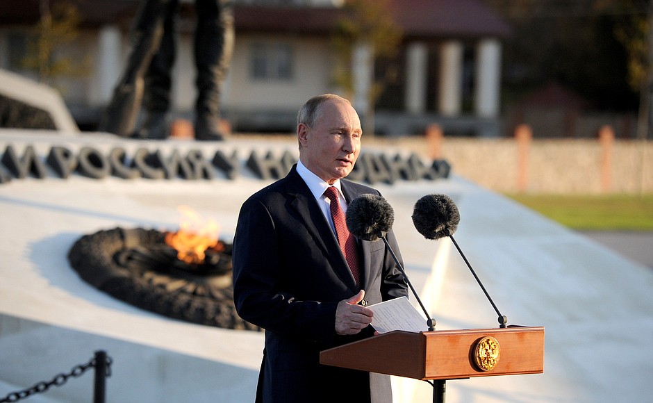 On National Unity Day, Vladimir Putin visited a memorial complex in Sevastopol, dedicated to the end of the Russian Civil War.