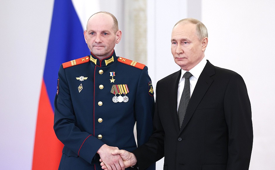 Presentation of Gold Star medals to Heroes of Russia. With Junior Sergeant Dmitry Yeryomin.