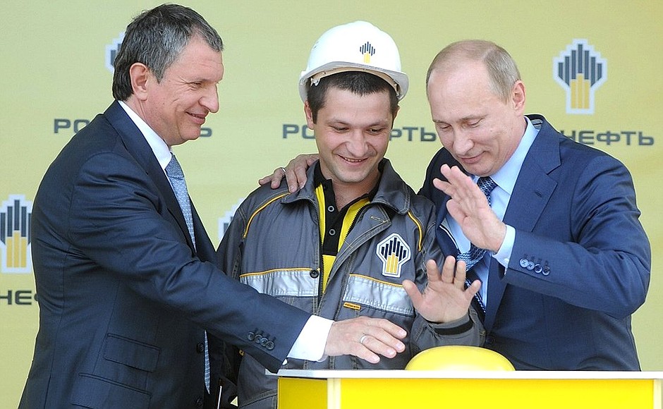 At the opening ceremony of the new deep-water terminal at the Rosneft’s Tuapse Oil Refinery. Vladimir Putin, Rosneft Chairman Igor Sechin (left) and a Rosneft employee pressed the symbolic start button for loading the first tanker.