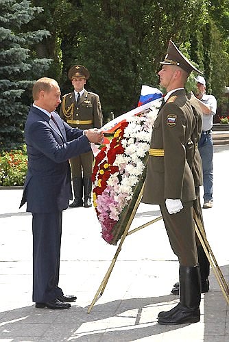 President Putin laying a wreath at the Glory Obelisk in a memorial dedicated to those killed in 1941–1945 during the Great Patriotic War.