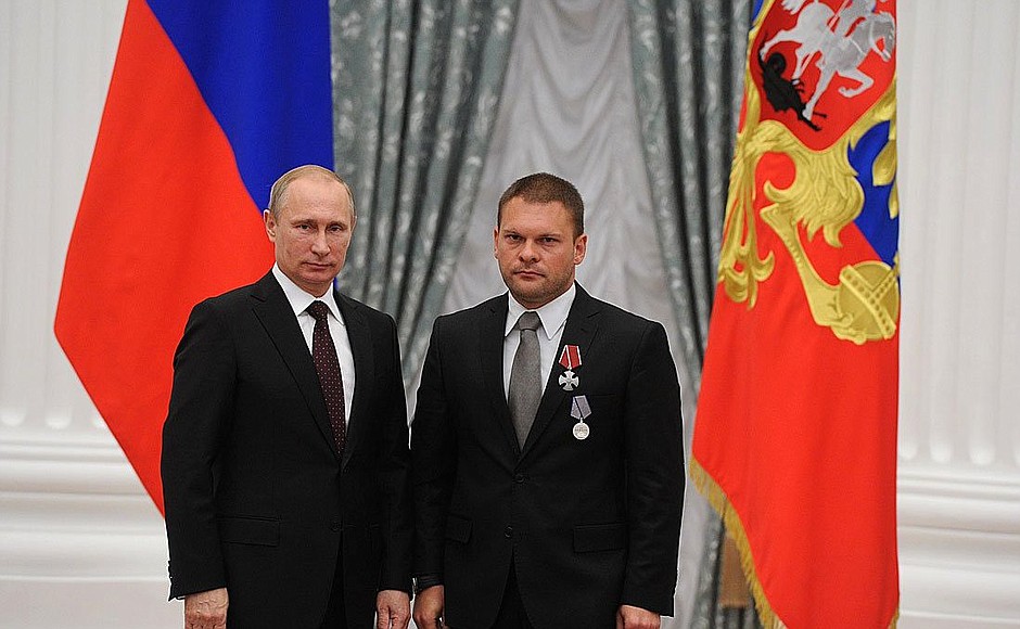 Presenting Russian Federation state decorations. The Order of Courage is awarded to Rossiya TV reporter Yevgeny Poddubny.