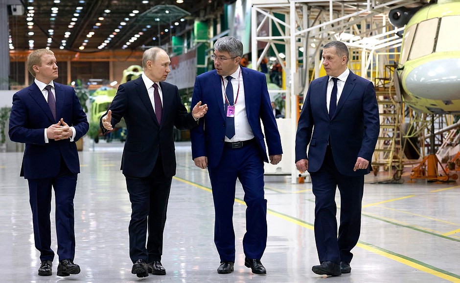During a visit to Ulan-Ude Aviation Plant. With Head of the Republic of Buryatia Alexei Tsydenov (right), Deputy Prime Minister – Presidential Plenipotentiary Envoy to the Far Eastern Federal District Yury Trutnev and plant’s managing director Alexei Kozlov.