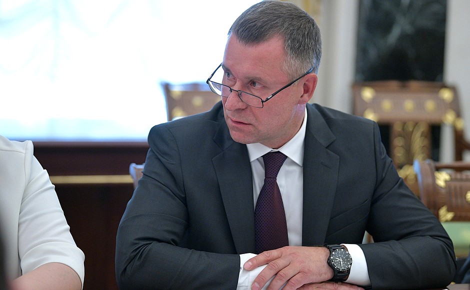Minister for Civil Defence, Emergencies and Natural Disaster Relief Yevgeny Zinichev at a meeting with Government members.