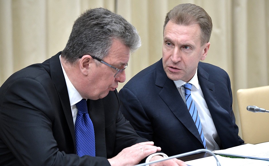 Deputy Prime Minister and Chief of the Government Staff Sergei Prikhodko (left) and First Deputy Prime Minister of Russia Igor Shuvalov before the meeting with Government members.