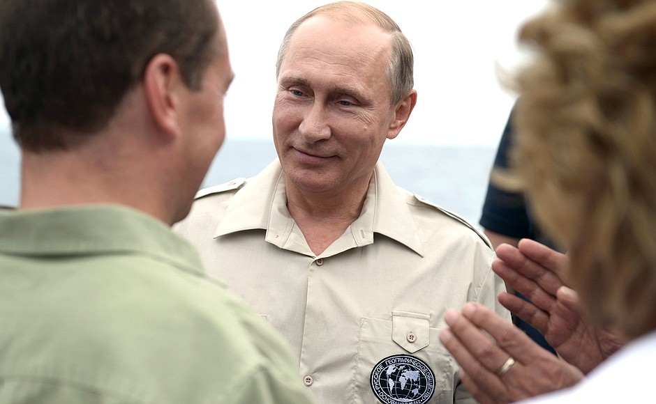 Владимир Путин принял участие в экспедиции Русского географического общества по обследованию античных кораблей, затонувших в Чёрном море.