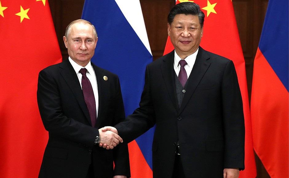 С Председателем Китайской Народной Республики Си Цзиньпином перед началом российско-китайских переговоров.