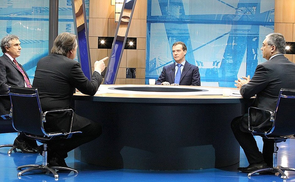 Dmitry Medvedev spoke live with the heads of three federal TV channels: Konstantin Ernst of Channel One, Oleg Dobrodeyev of Rossiya, and Vladimir Kulistikov of NTV.