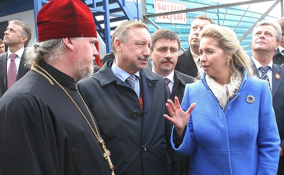 With head of the Board of Trusties to Restore the Naval Cathedral and Deputy Head of the Presidential Executive Office Alexander Beglov (centre) and archpriest Svyatoslav, the Father Superior of the Naval Cathedral.