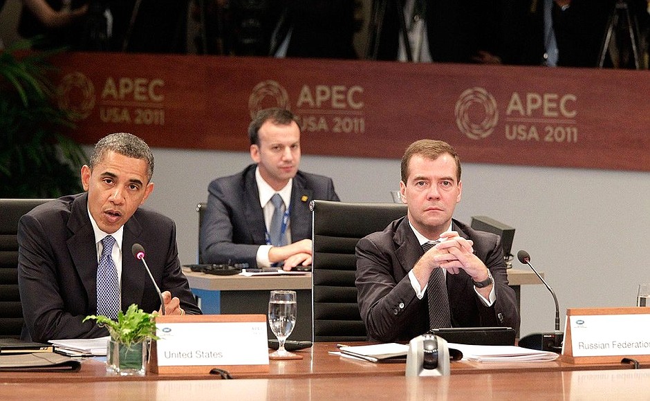 APEC working meeting. With US President Barack Obama. In the background is Presidential Aide Arkady Dvorkovich.