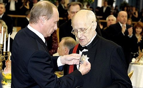Presenting Mstislav Rostropovich with the Order for Services to the Fatherland I class.