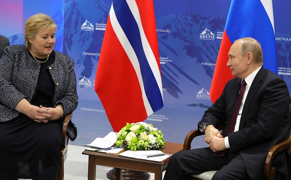 С Премьер-министром Норвегии Эрной Сульберг.