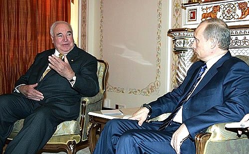 С бывшим канцлером ФРГ Гельмутом Колем.