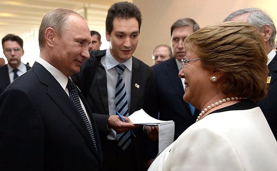 На полях саммита БРИКС Владимир Путин встретился с Президентом Чили Мишель Бачелет.