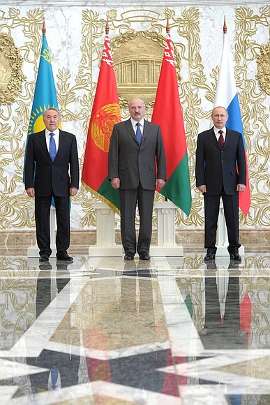 President of Kazakhstan Nursultan Nazarbayev, President of Belarus Alexander Lukashenko and Vladimir Putin before the Supreme Eurasian Economic Council meeting.