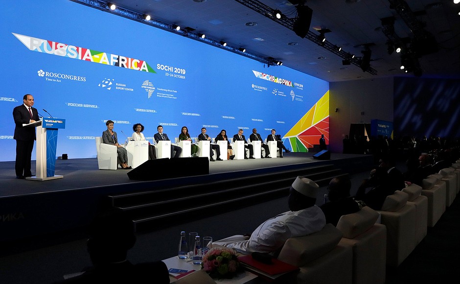 Президент Арабской Республики Египет, Председатель Африканского союза, сопредседатель саммита Россия – Африка Абдельфаттах Сиси на пленарном заседании экономического форума Россия – Африка.
