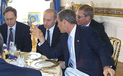 C. President Vladimir Putin and US President George W. Bush at lunch.