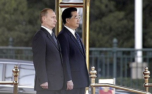 Официальная церемония встречи Владимира Путина Председателем КНР Ху Цзиньтао.