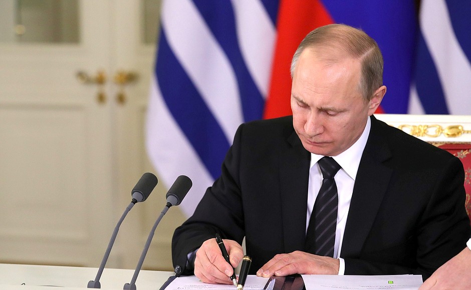 По итогам переговоров Владимир Путин и Табаре Васкес подписали Совместное заявление.