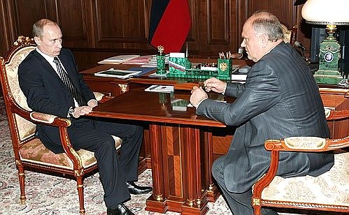 С руководителем Коммунистической партии Российской Федерации Геннадием Зюгановым.
