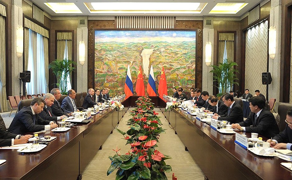 Российско-китайские переговоры в узком составе.