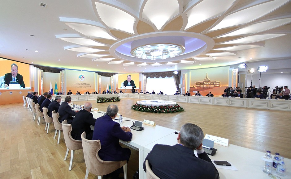 На пленарном заседании XV Форума межрегионального сотрудничества России и Казахстана.