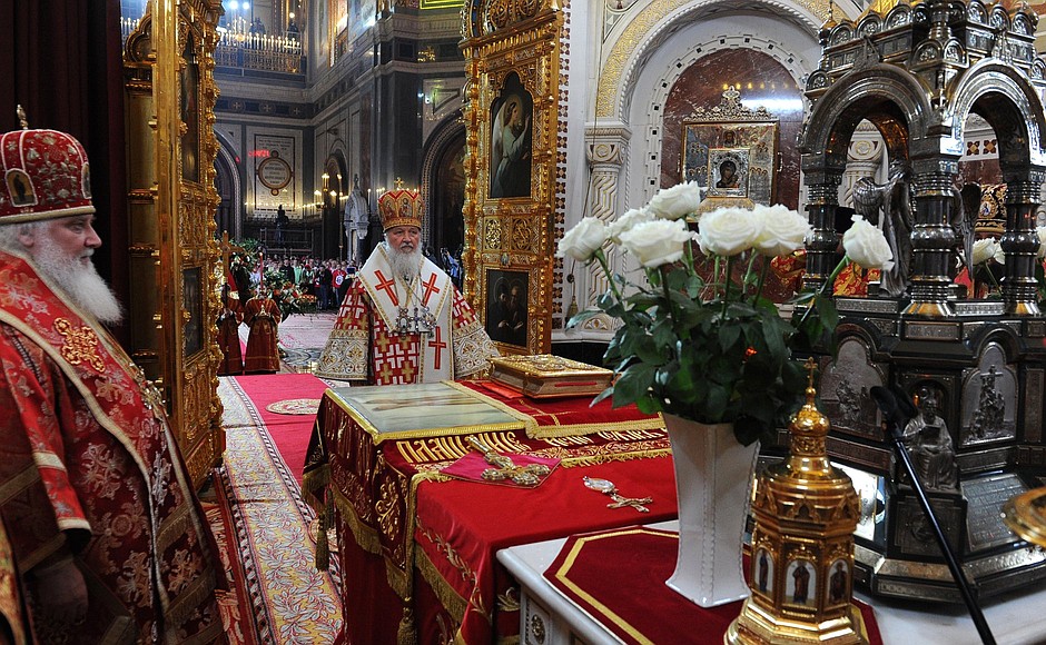 Festive Easter service at the Christ the Saviour Cathedral in Moscow.