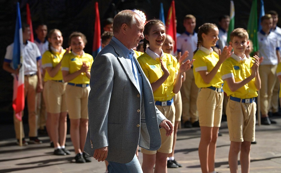 During his visit to Artek Mr Putin took part in the opening ceremony for the seventh shift of 2017 dedicated to Samantha Smith, an American schoolgirl who visited the USSR as a Goodwill Ambassador and became a symbol of international children’s diplomacy.