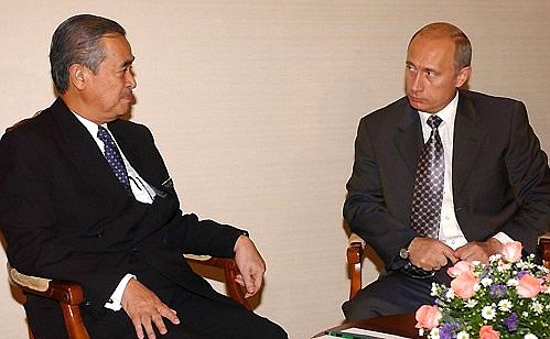 President Putin with Malaysian Deputy Prime Minister Abdullah Ahmad Badawi.